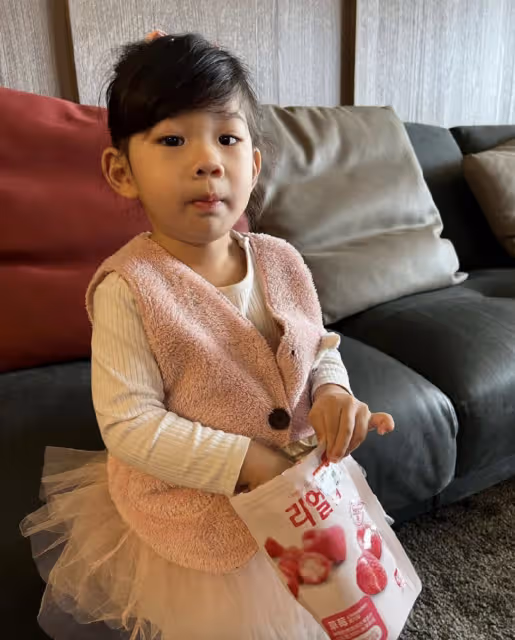 56歲吳大維婚後近照曝光,臉蛋圓潤略顯發福,為陪伴兩歲女兒減產