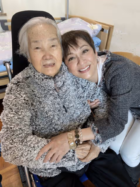 黎姿92歲姑媽黎宣罕露臉,坐輪椅出鏡精神飽滿,年事已高口齒不清