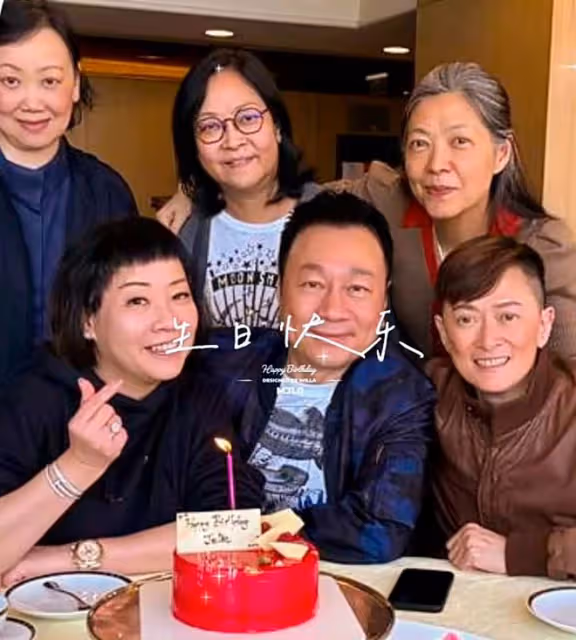黎耀祥為二婚妻子慶生,愛妻戴金表鑽戒顯貴氣,25歲兒子太像爸