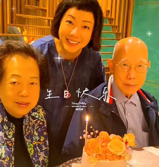 黎耀祥為二婚妻子慶生,愛妻戴金表鑽戒顯貴氣,25歲兒子太像爸