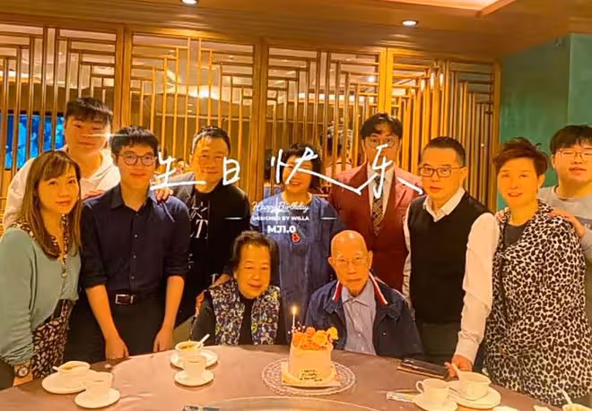 黎耀祥為二婚妻子慶生,愛妻戴金表鑽戒顯貴氣,25歲兒子太像爸