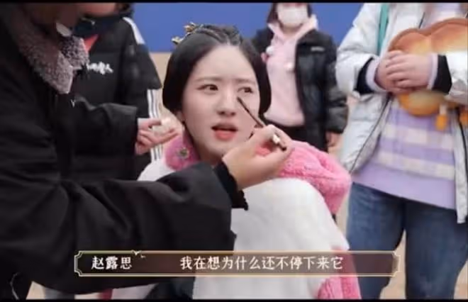 曝趙露思片場罵吳磊說髒話,被網友怒批沒素質,騎馬戲拍到大哭