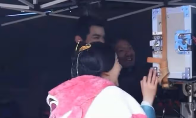 曝趙露思片場罵吳磊說髒話,被網友怒批沒素質,騎馬戲拍到大哭