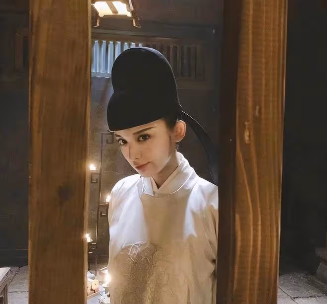 襲胸、摸臀、揩油,娛樂圈的「假戲真做」,讓多少女星苦不堪言?
