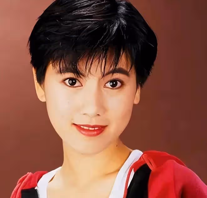 襲胸、摸臀、揩油,娛樂圈的「假戲真做」,讓多少女星苦不堪言?