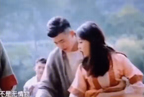 襲胸、摸臀、揩油,娛樂圈的「假戲真做」,讓多少女星苦不堪言?