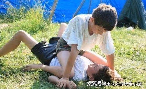 媽媽改嫁後,叔叔「養了我20年」出嫁當天發現「他寫的日記」我震驚不已!