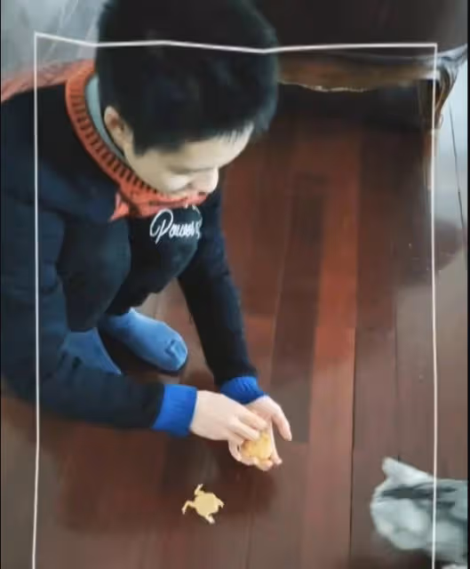 周冰倩曬兒子帥照！產後遭丈夫無情拋棄，53歲身材勻稱似少女