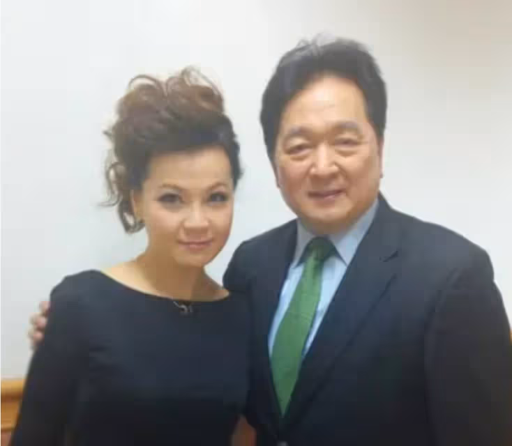 周冰倩曬兒子帥照!產後遭丈夫無情拋棄,53歲身材勻稱似少女