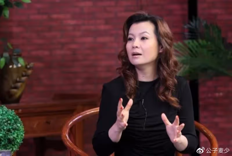 周冰倩曬兒子帥照!產後遭丈夫無情拋棄,53歲身材勻稱似少女