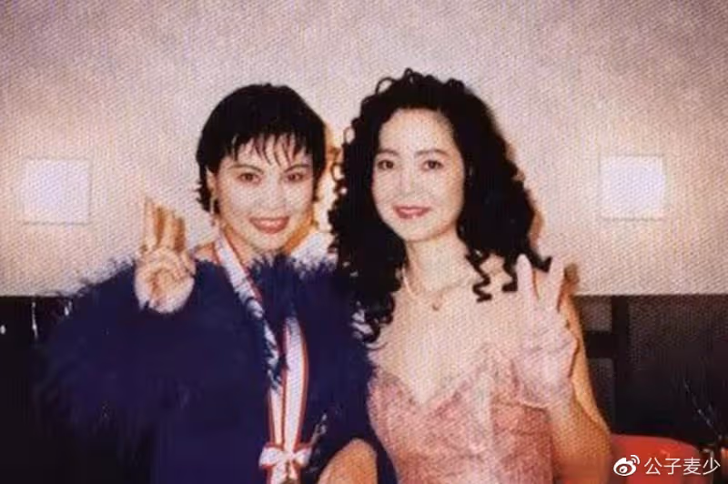周冰倩曬兒子帥照!產後遭丈夫無情拋棄,53歲身材勻稱似少女