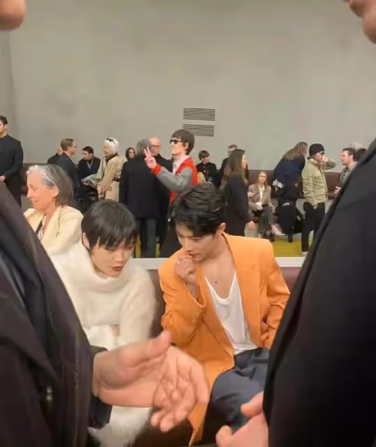 粉絲互撕爭時尚咖位,李宇春永遠是肖戰的前輩,藝人關係很好