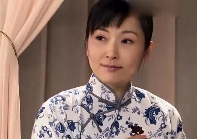「苦情戲女王」張玉嬿近況，56歲氣質好，至今未婚與老母相依作伴