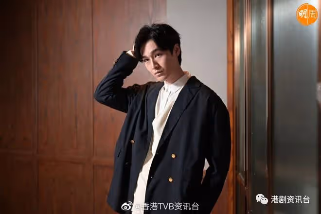 拍摔跤戲雙膝落地無知覺！TVB新晉小生被網民封「眼影哥」