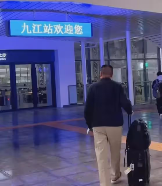 潘律今到九江了，他說今後是主要工作跟賣貨，潘律見到九江媽媽？