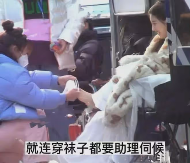 趙露思被曝在片場大罵吳磊，髒話粗鄙不堪，甜妹人設徹底崩了