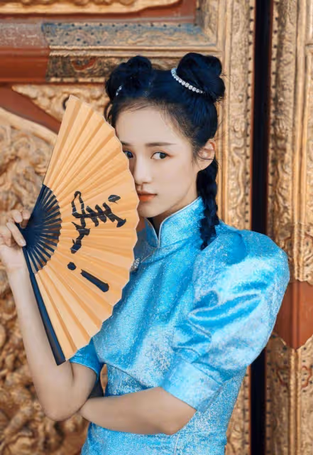 甜美少女的嫣然一笑，說的應該就是安悅溪了吧！萌系可愛充滿活潑