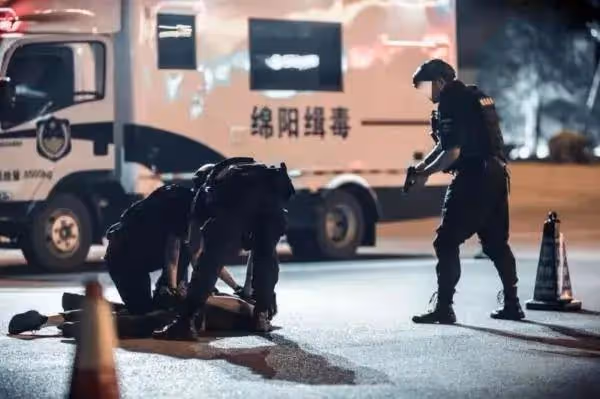 突發!又一影帝吸毒被抓,現場曝光!