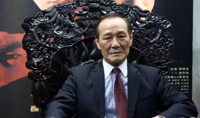 好精神!78歲資深港星與好友飯聚豪飲白酒,曾患肺癌中風今已康復