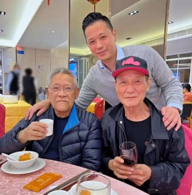 好精神!78歲資深港星與好友飯聚豪飲白酒,曾患肺癌中風今已康復