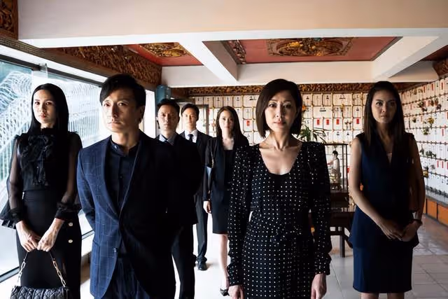 香港知名男星曬與TVB視後青澀合照,劇中飾演母子,現實只差一歲