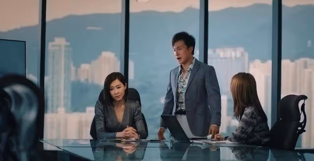 香港知名男星曬與TVB視後青澀合照,劇中飾演母子,現實只差一歲