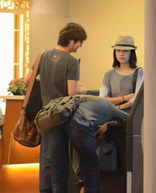 46歲王大治近況曝光，多年無戲可拍生活落魄，如今轉幕後當編導