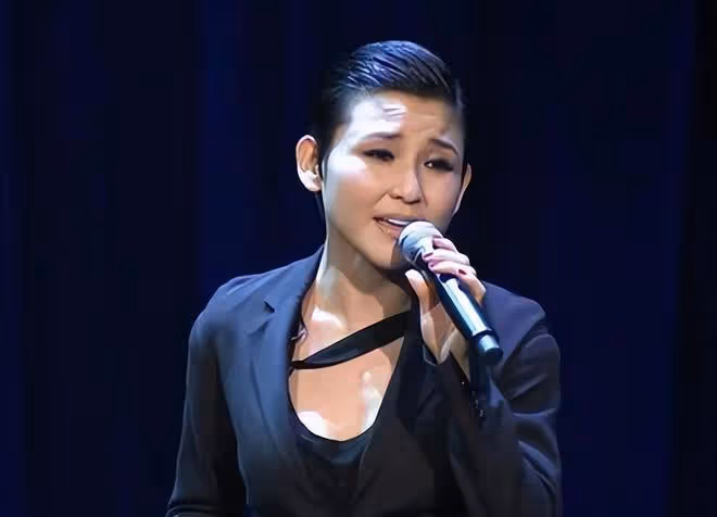 58歲影后美國滑雪出意外!緊急送醫做手術駁骨,躺病床上一臉虛弱