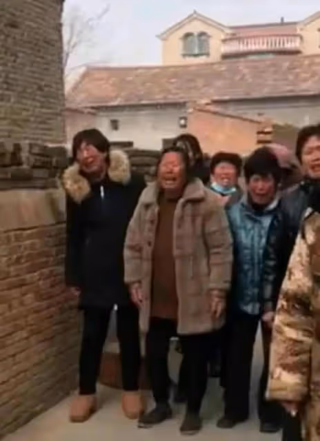 氣憤!兒媳被砍8刀,死亡6天後,婆婆現身稱:她不知道躲,怪誰?