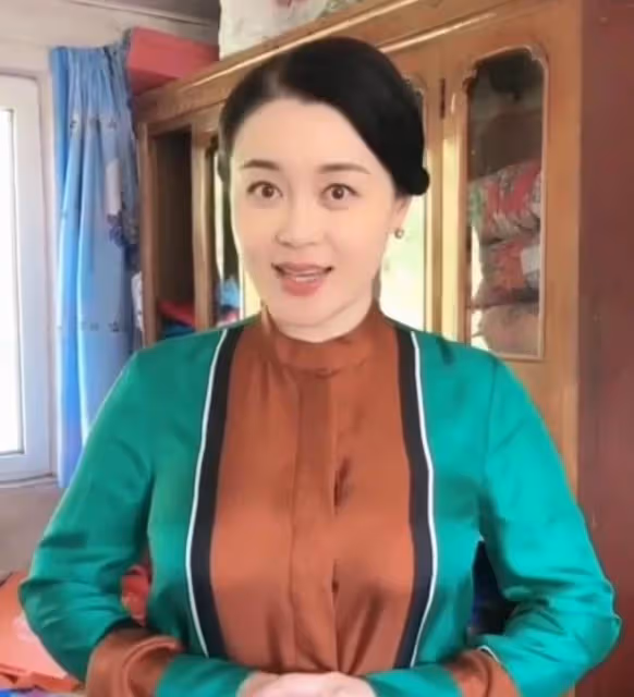 趙本山女徒弟關婷娜疑遭遇情傷,直播稱我愛的人不娶我,終生不嫁