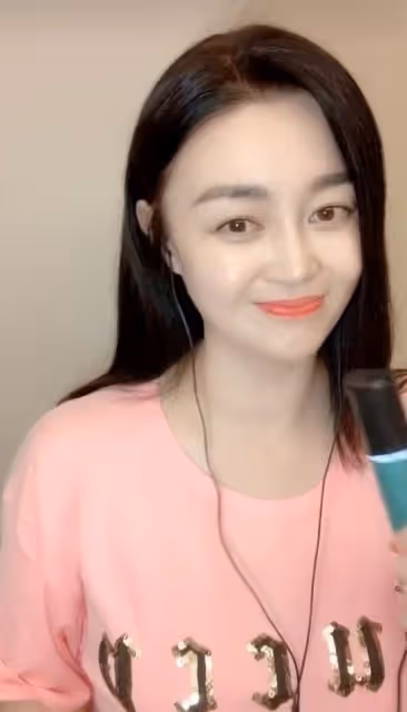 趙本山女徒弟關婷娜疑遭遇情傷,直播稱我愛的人不娶我,終生不嫁