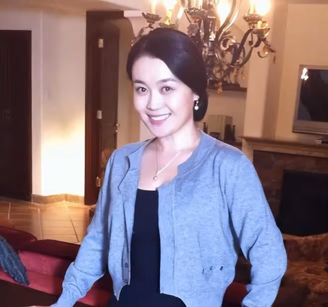 趙本山女徒弟關婷娜疑遭遇情傷,直播稱我愛的人不娶我,終生不嫁