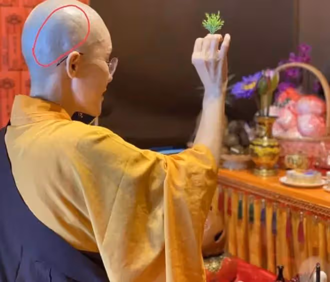 52歲女星削髮為尼後罕露面，沒穿袈裟重新長頭髮，本人作出解釋