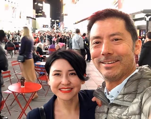 香港知名女星被曝與混血前任舊情復燃!滑雪摔斷腿,正住院治療
