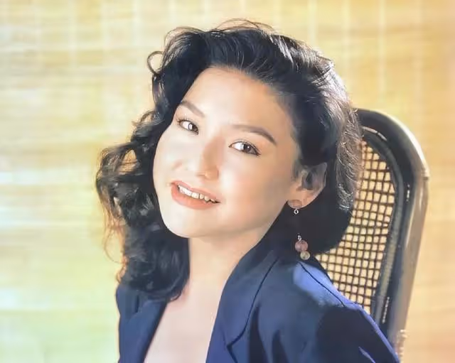 香港知名女星被曝與混血前任舊情復燃!滑雪摔斷腿,正住院治療