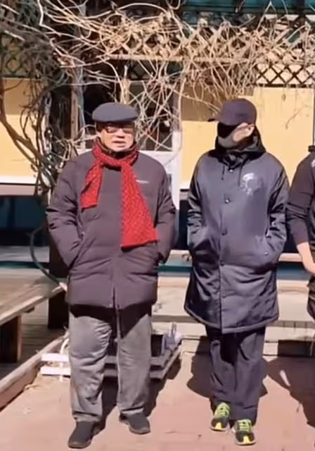 作家鄭淵潔四世同堂太幸福!92歲父親行動自如,9歲孫女長腿搶鏡