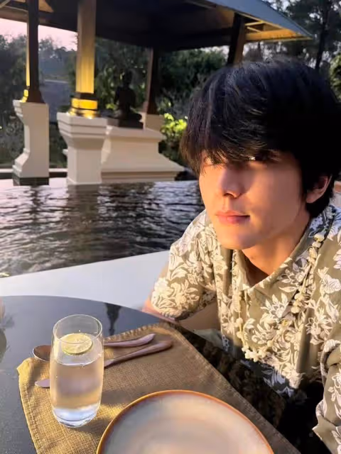 張新成李蘭迪攜手泰國游?兩人戀情疑曝光,但網友曝另有其人
