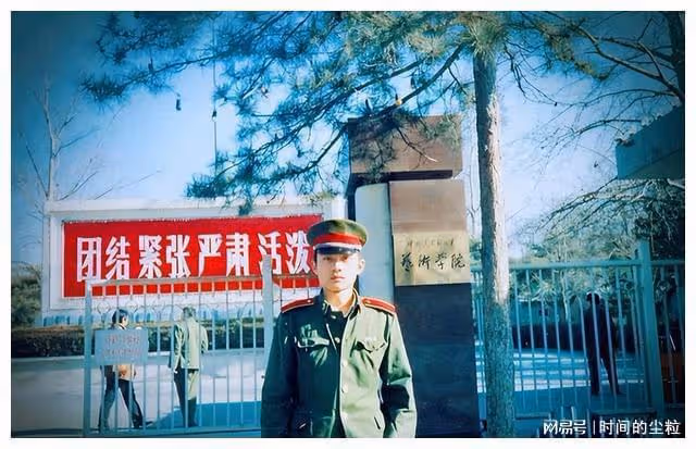 任帥:劇團打雜8年,42歲靠老丁一角走紅,現實妻子是翻版德華