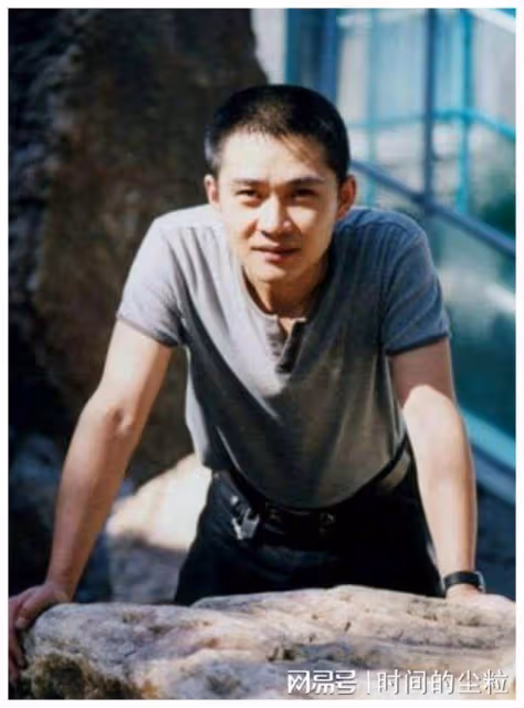 任帥:劇團打雜8年,42歲靠老丁一角走紅,現實妻子是翻版德華