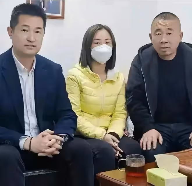 唐山燒烤店打人案後續:白衣女子首現身,患重度抑鬱症正服藥治療
