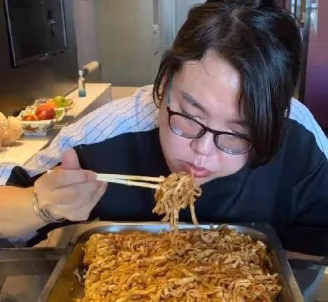 浪胃仙近照曝光：男扮女裝像美女徹底跑偏，越吃越瘦身上無男人味