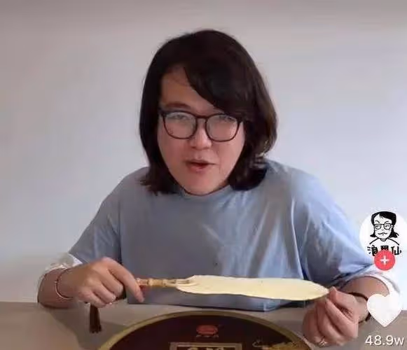 浪胃仙近照曝光：男扮女裝像美女徹底跑偏，越吃越瘦身上無男人味