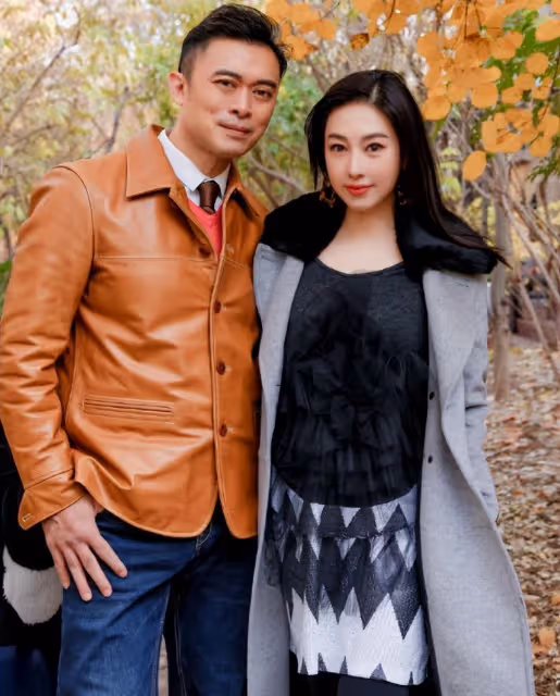 樊少皇嬌妻曬倆女兒萌照,飯兜飯糰穿公主裙同框,顏值差距明顯