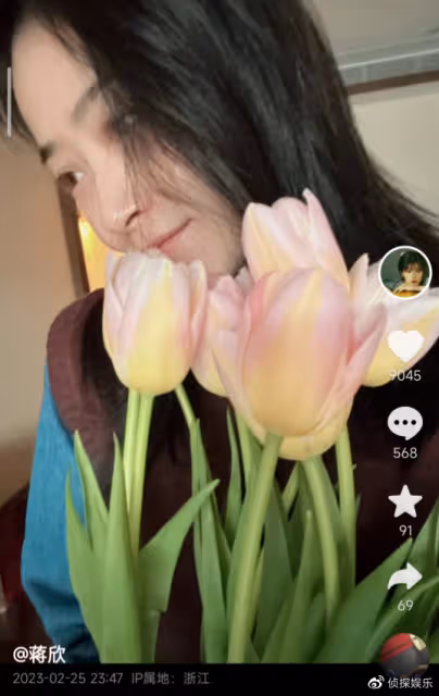 40歲蔣欣久違曬近照,瘦身成功後愈發養眼,素顏懟臉拍少女感超足