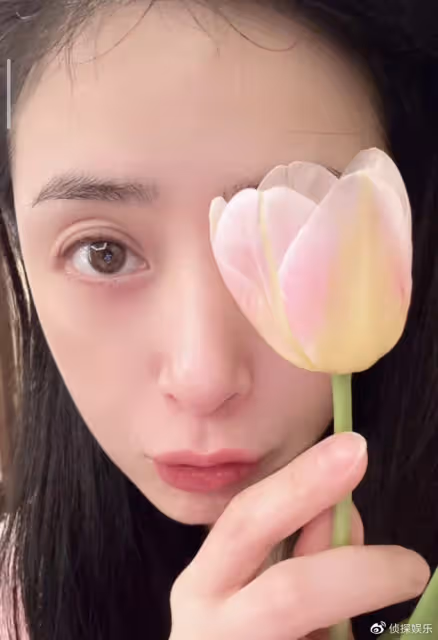 40歲蔣欣久違曬近照,瘦身成功後愈發養眼,素顏懟臉拍少女感超足