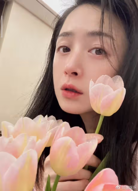40歲蔣欣久違曬近照,瘦身成功後愈發養眼,素顏懟臉拍少女感超足