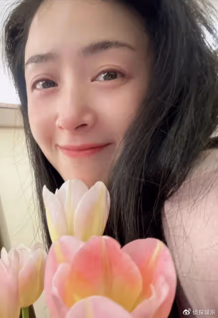 40歲蔣欣久違曬近照,瘦身成功後愈發養眼,素顏懟臉拍少女感超足