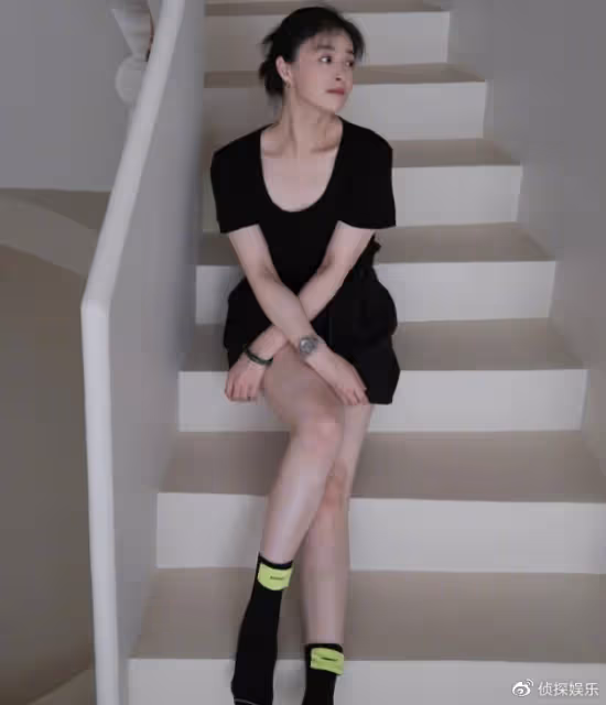 40歲蔣欣久違曬近照,瘦身成功後愈發養眼,素顏懟臉拍少女感超足