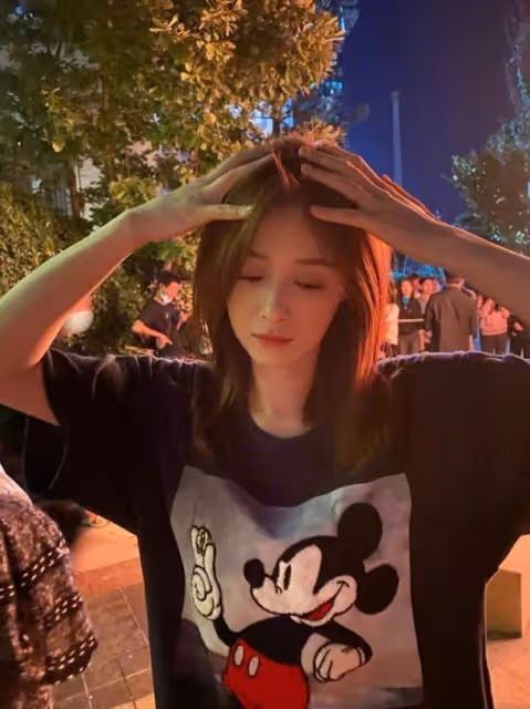 40歲蔣欣久違曬近照,瘦身成功後愈發養眼,素顏懟臉拍少女感超足