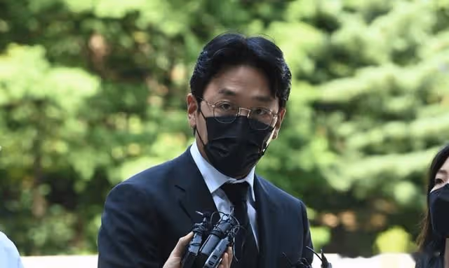 韓國影帝劉亞仁又上了社會版熱門新聞